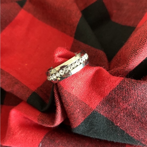 Stainless steel ring with cz diamonds - Picture 3 of 3